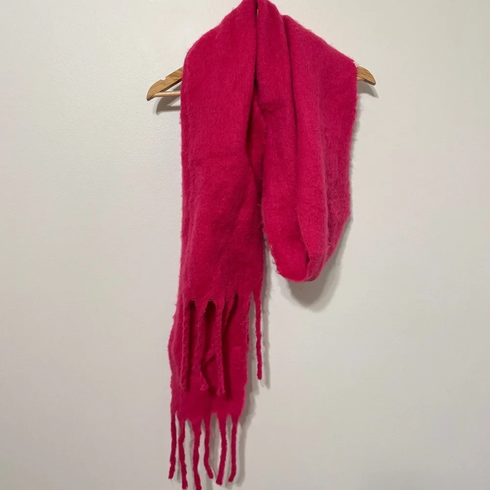 Anthropologie Bonnie Wrap Scarf Pink Fuzzy Soft